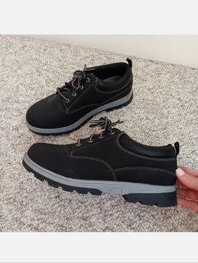 Black Memory Foam Sneakers - Men's 9